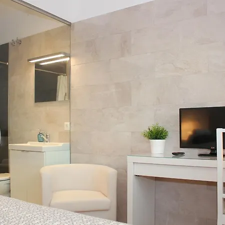 شقة أبارتمنتوس كلافيرو *